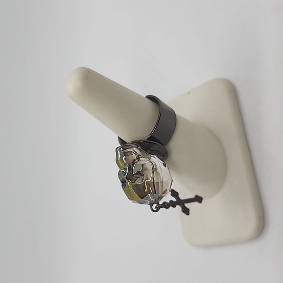 GASOLINE GLAMOUR BADLANDS SWAROVSKI CRYSTAL SKULL CHARM RING - Picture 7 of 7